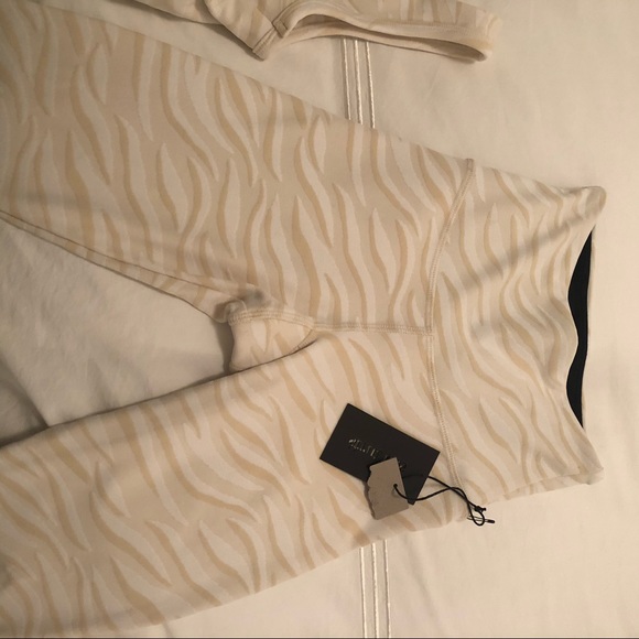 Strut This Set - Sand Dollar - Picture 4 of 6